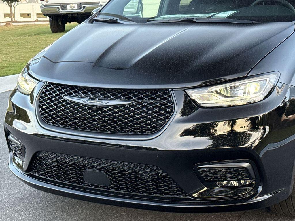 new 2026 Chrysler Pacifica car, priced at $45,036