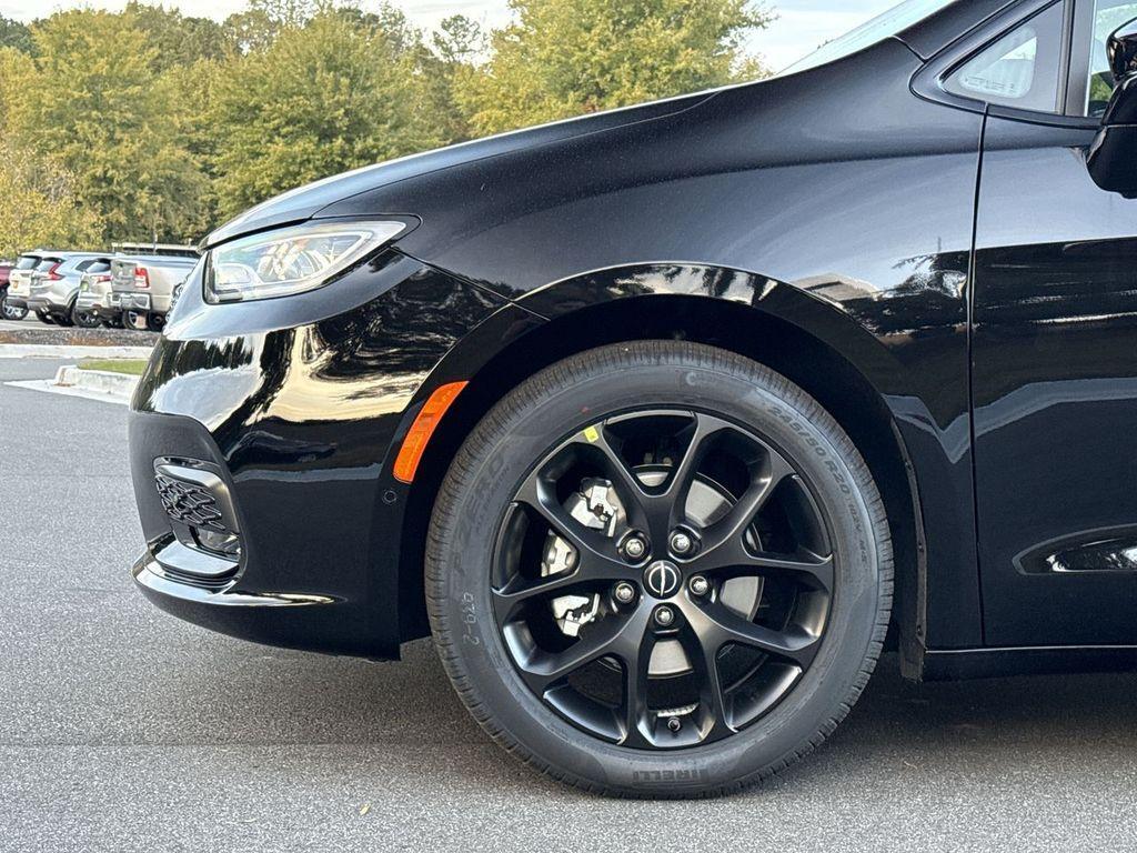new 2026 Chrysler Pacifica car, priced at $45,036