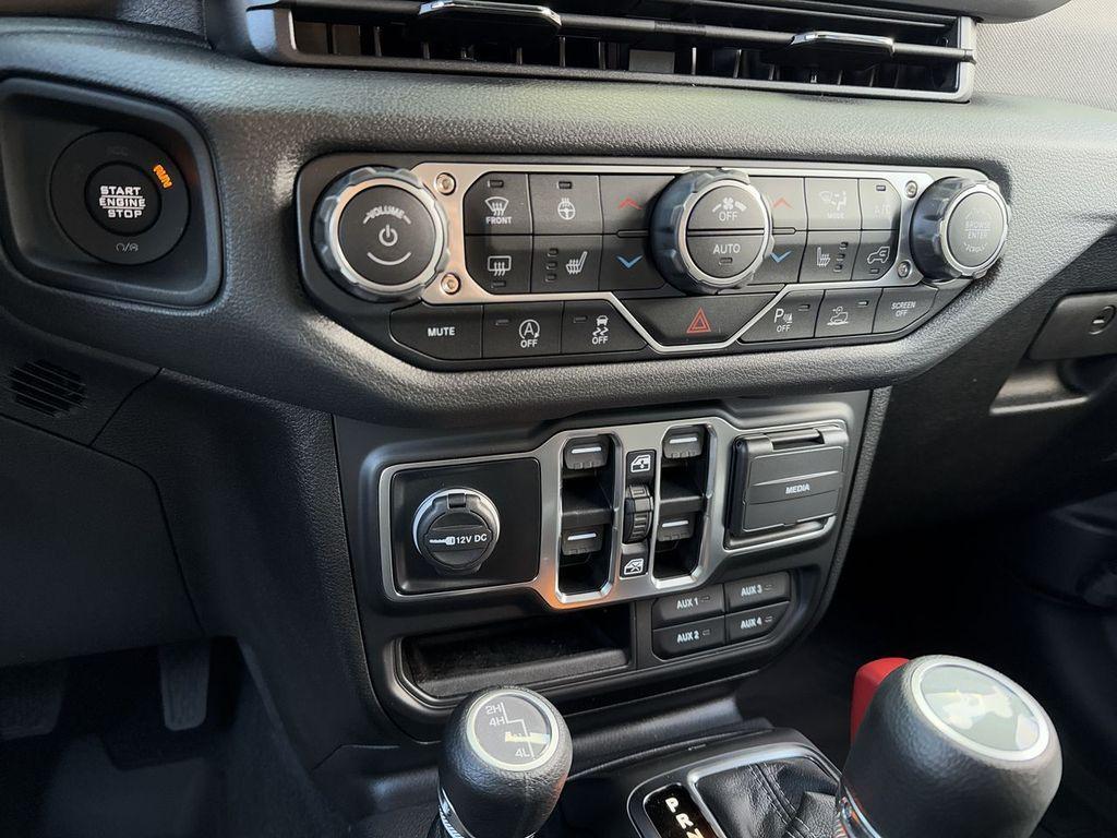 new 2025 Jeep Wrangler car, priced at $48,317
