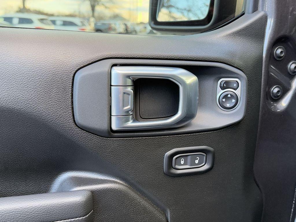 new 2025 Jeep Wrangler car, priced at $48,317