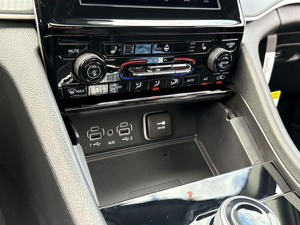 new 2025 Jeep Grand Cherokee car, priced at $38,446