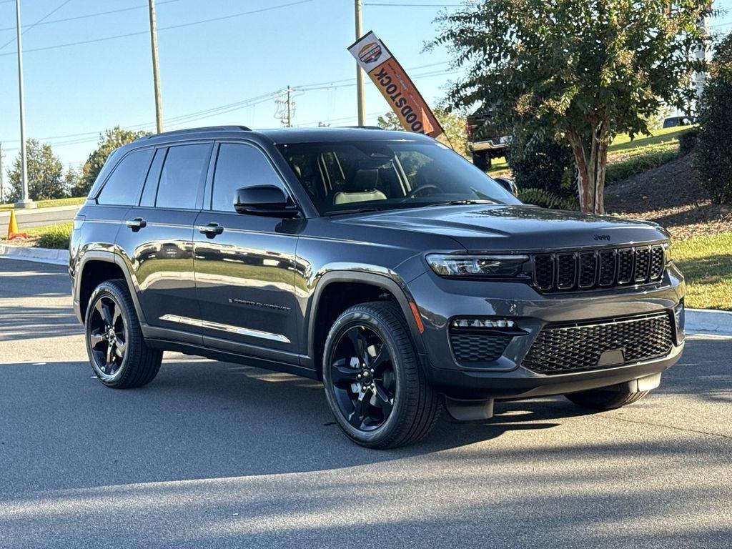new 2025 Jeep Grand Cherokee car, priced at $45,583