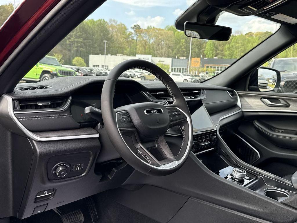 new 2025 Jeep Grand Cherokee car, priced at $47,306