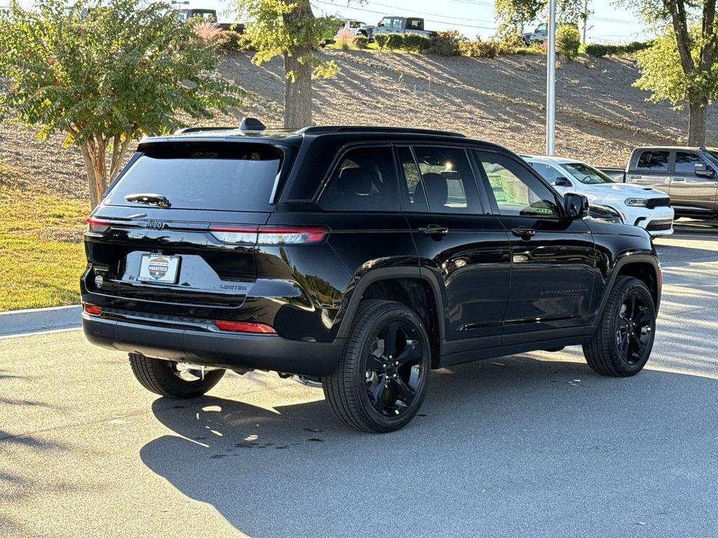 new 2025 Jeep Grand Cherokee car, priced at $45,083