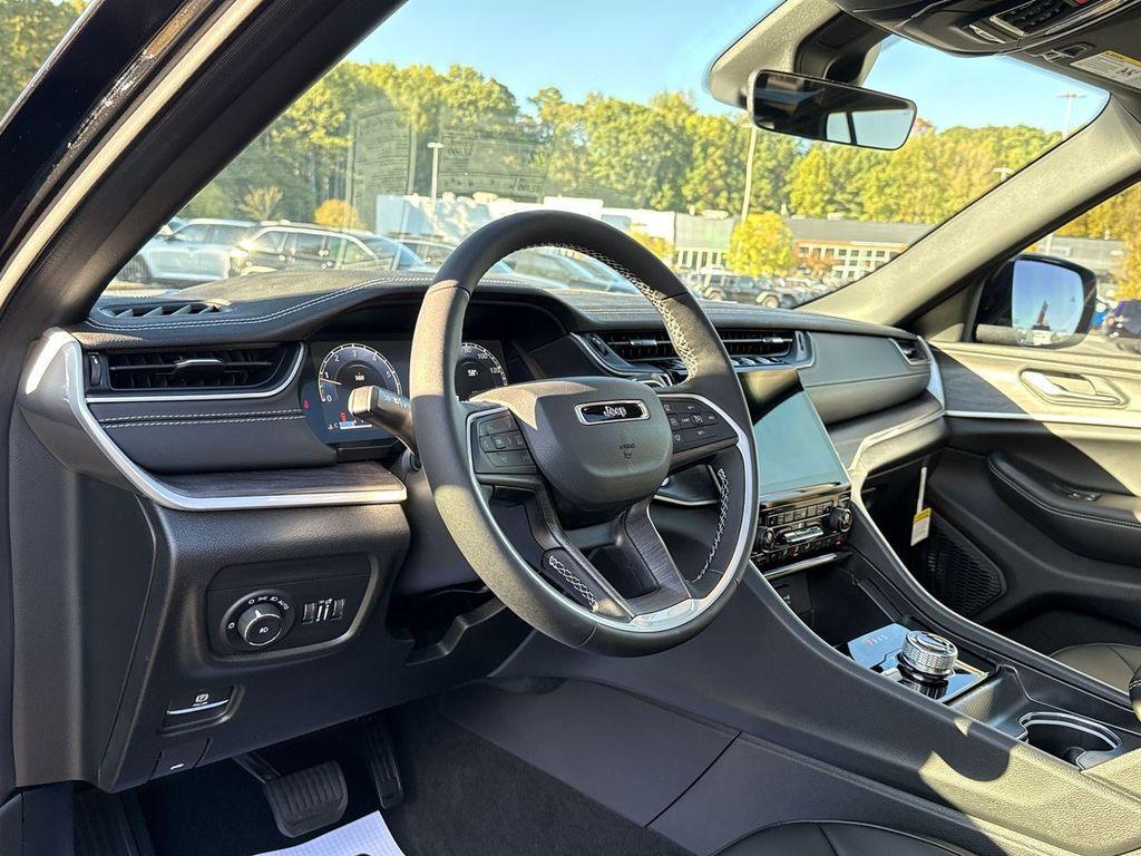 new 2025 Jeep Grand Cherokee car, priced at $45,083
