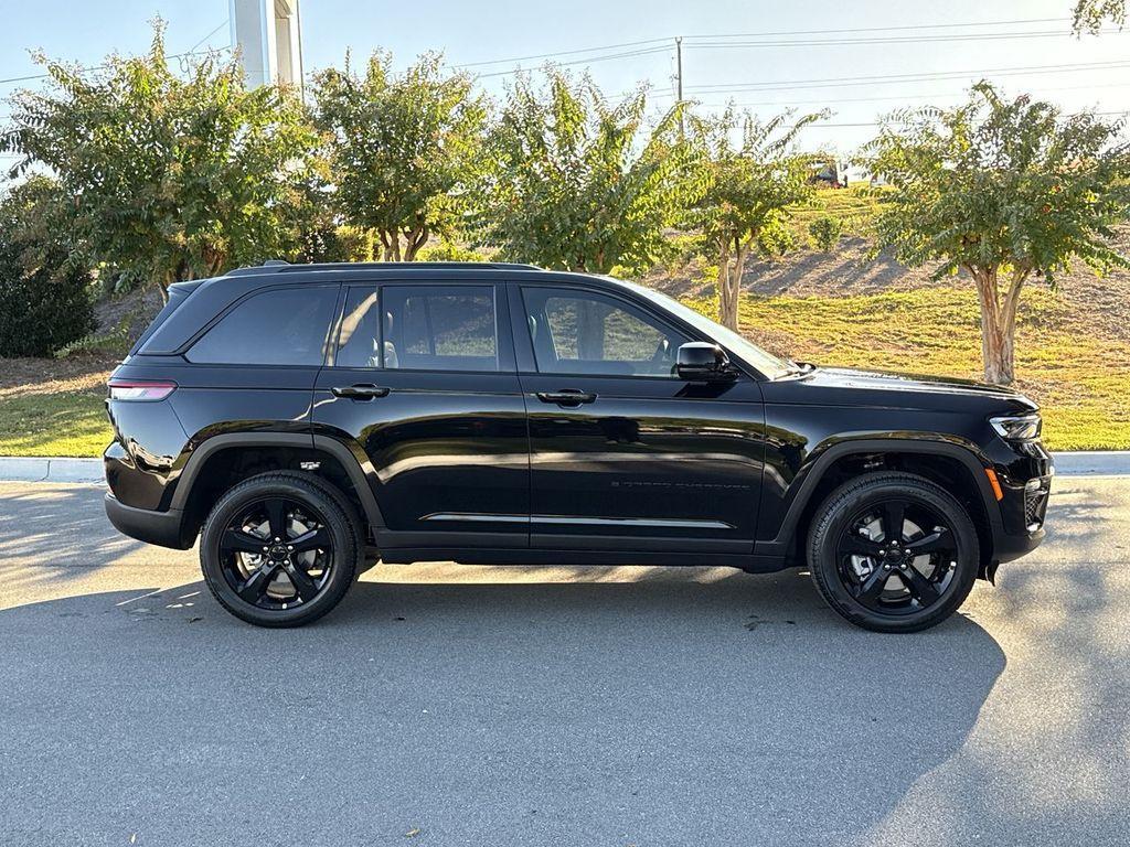 new 2025 Jeep Grand Cherokee car, priced at $45,083