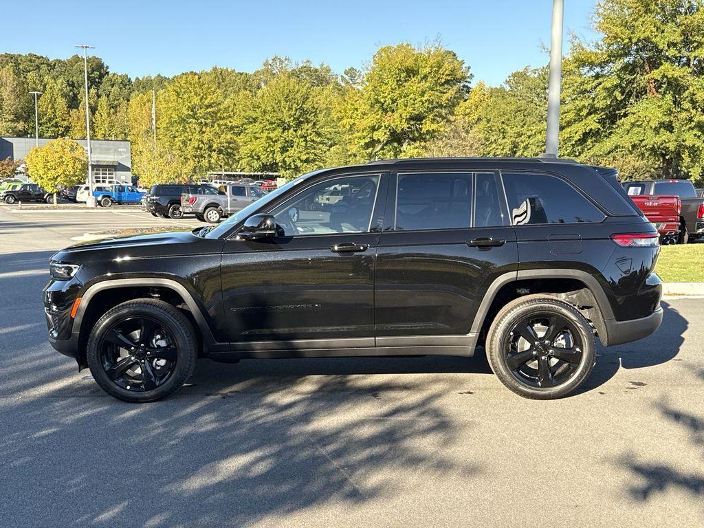 new 2025 Jeep Grand Cherokee car, priced at $45,083