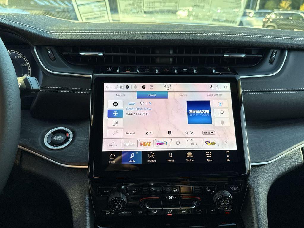 new 2025 Jeep Grand Cherokee car, priced at $45,083