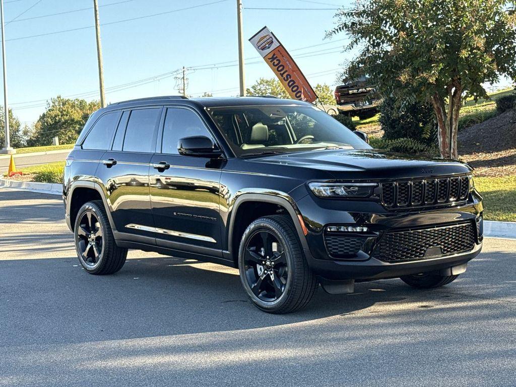 new 2025 Jeep Grand Cherokee car, priced at $45,083