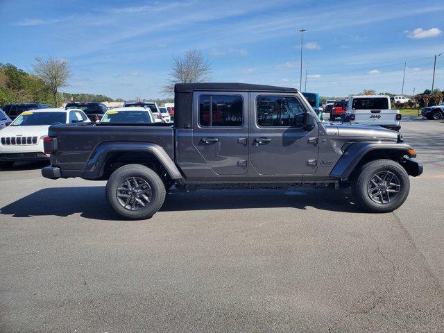 new 2024 Jeep Gladiator car, priced at $39,470