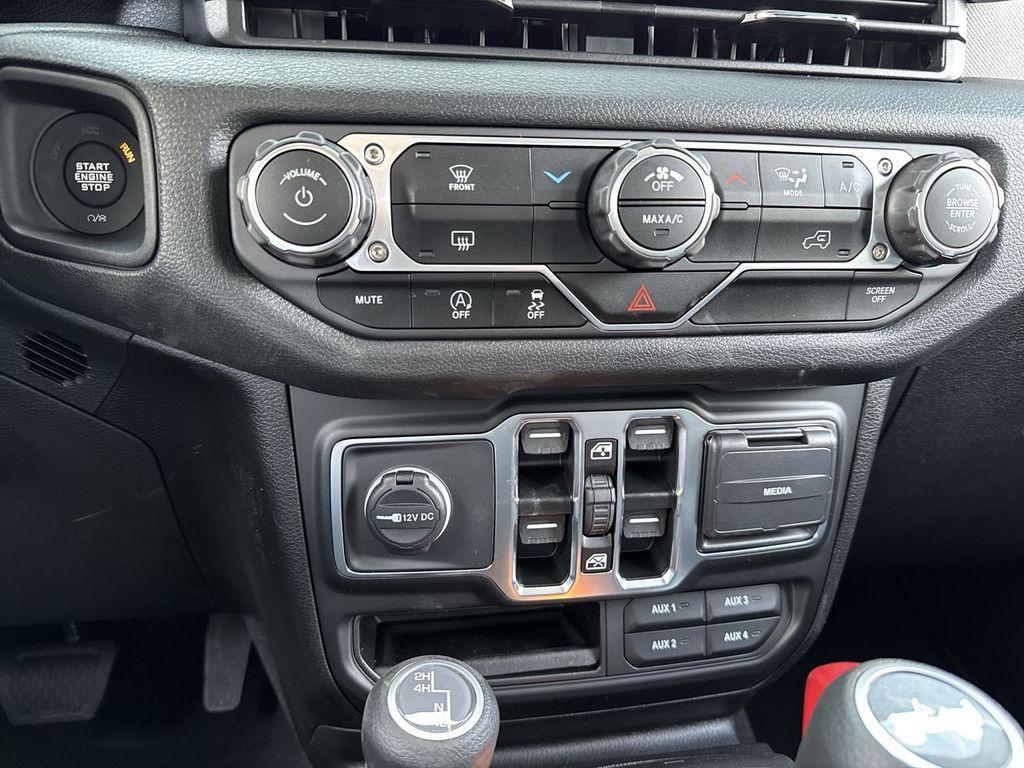 new 2025 Jeep Wrangler car, priced at $41,662