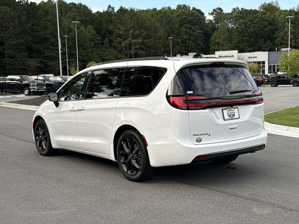 new 2026 Chrysler Pacifica car, priced at $42,298