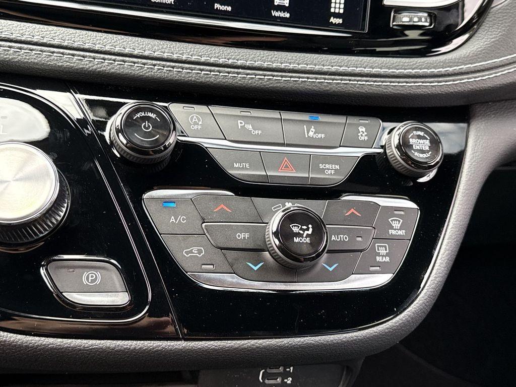 new 2026 Chrysler Pacifica car, priced at $42,298