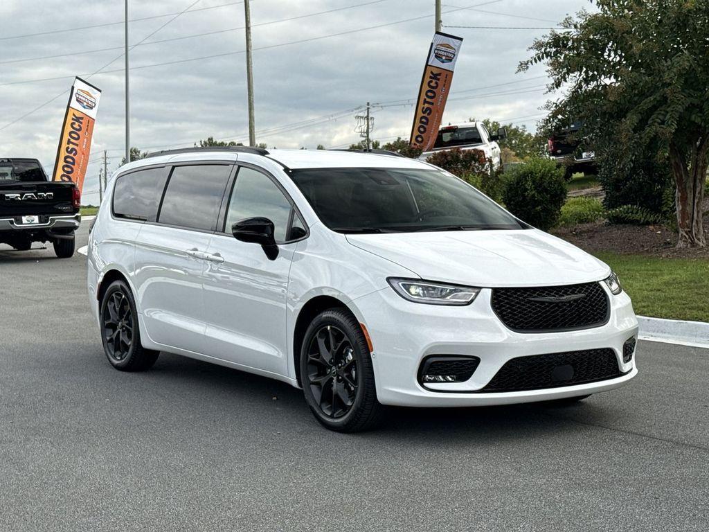 new 2026 Chrysler Pacifica car, priced at $42,298