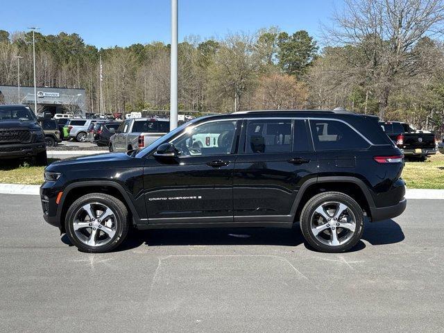 new 2025 Jeep Grand Cherokee car, priced at $49,405