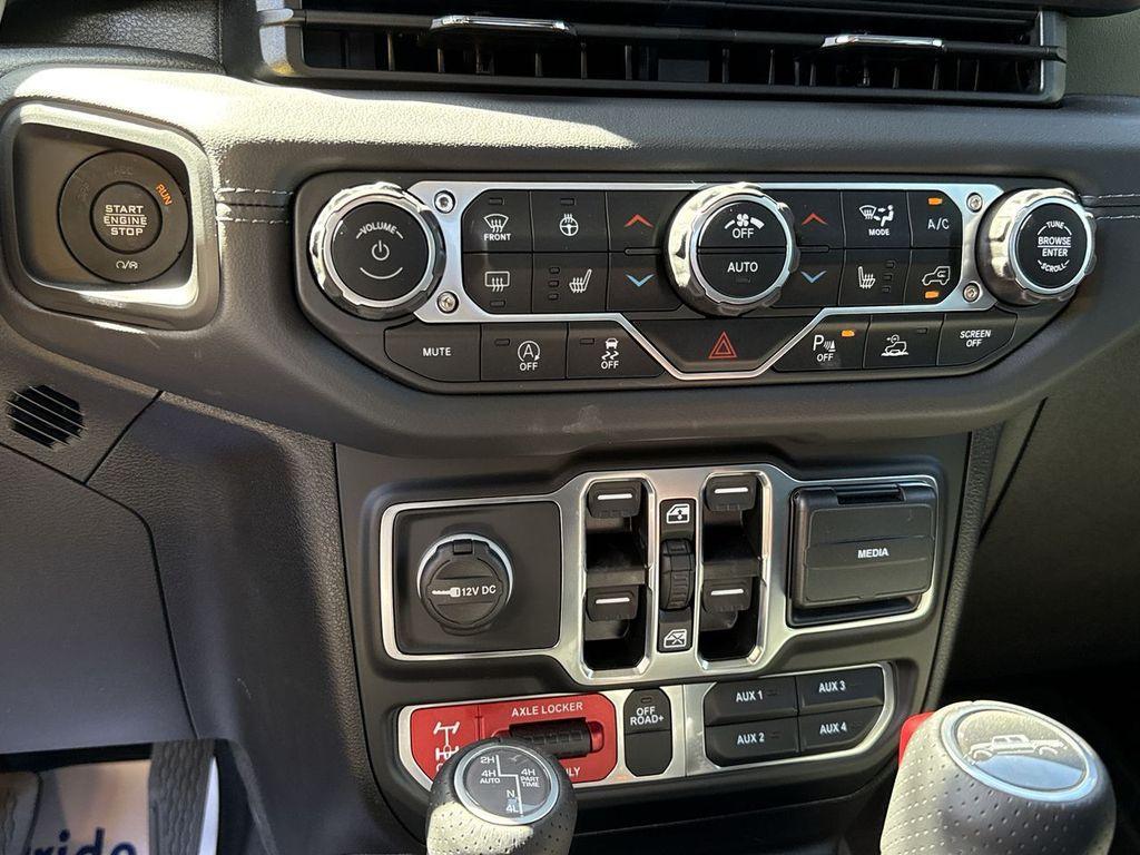 new 2025 Jeep Gladiator car, priced at $58,927