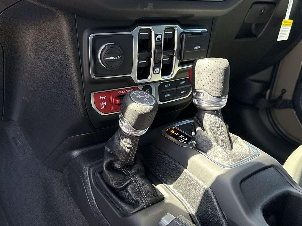 new 2025 Jeep Gladiator car, priced at $58,927