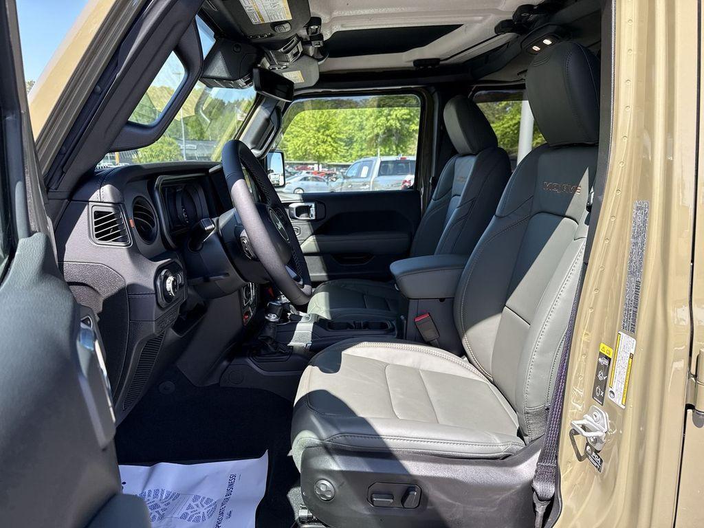 new 2025 Jeep Gladiator car, priced at $58,927