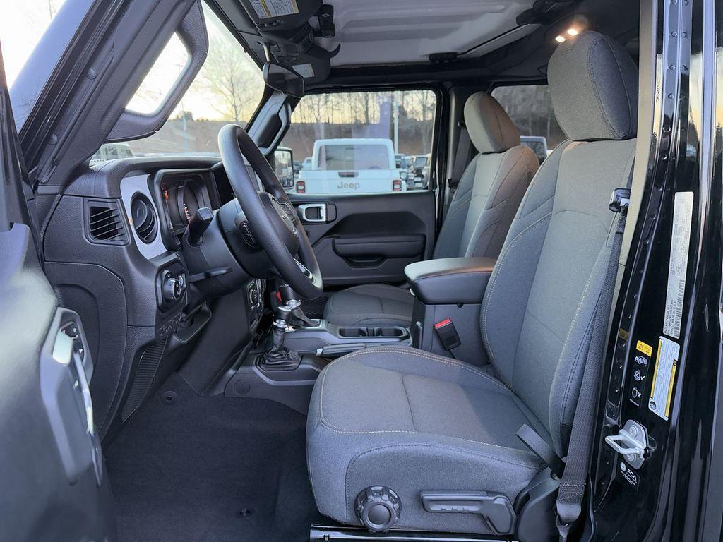 new 2025 Jeep Gladiator car, priced at $41,044