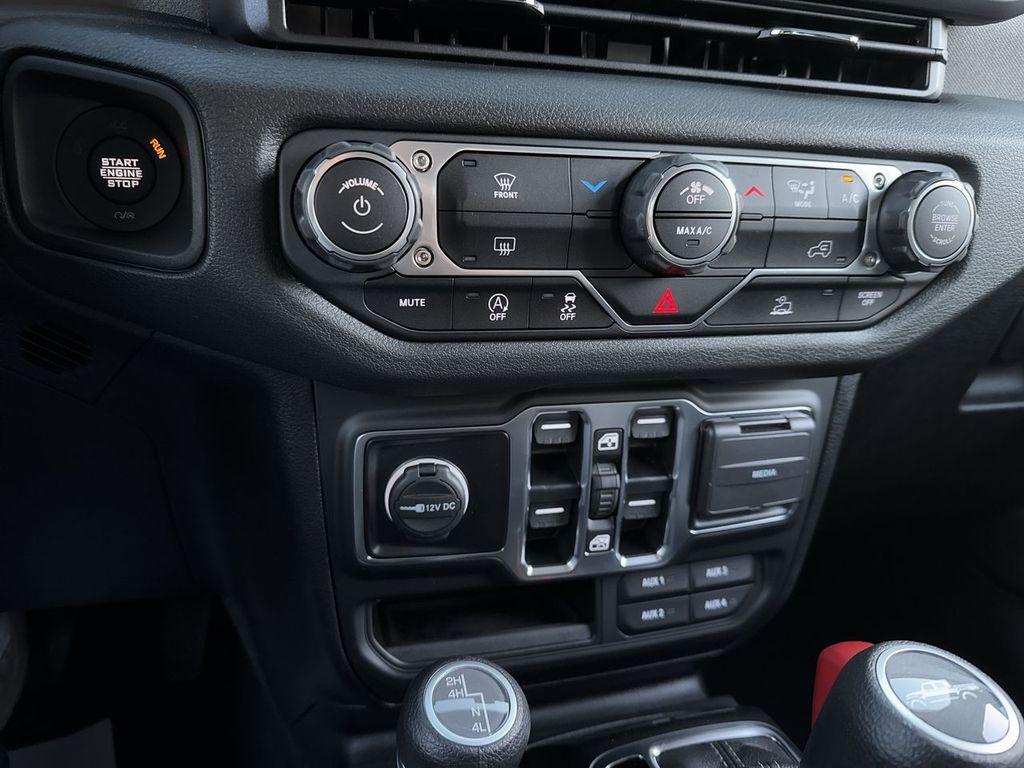 new 2025 Jeep Gladiator car, priced at $41,044