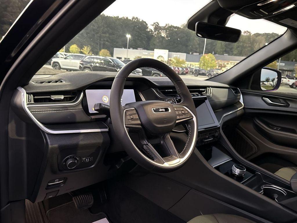 new 2025 Jeep Grand Cherokee car, priced at $38,446