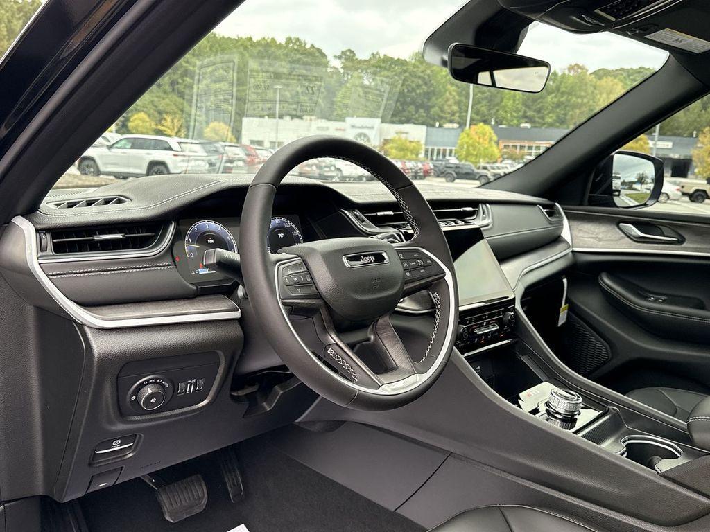 new 2025 Jeep Grand Cherokee car, priced at $45,583