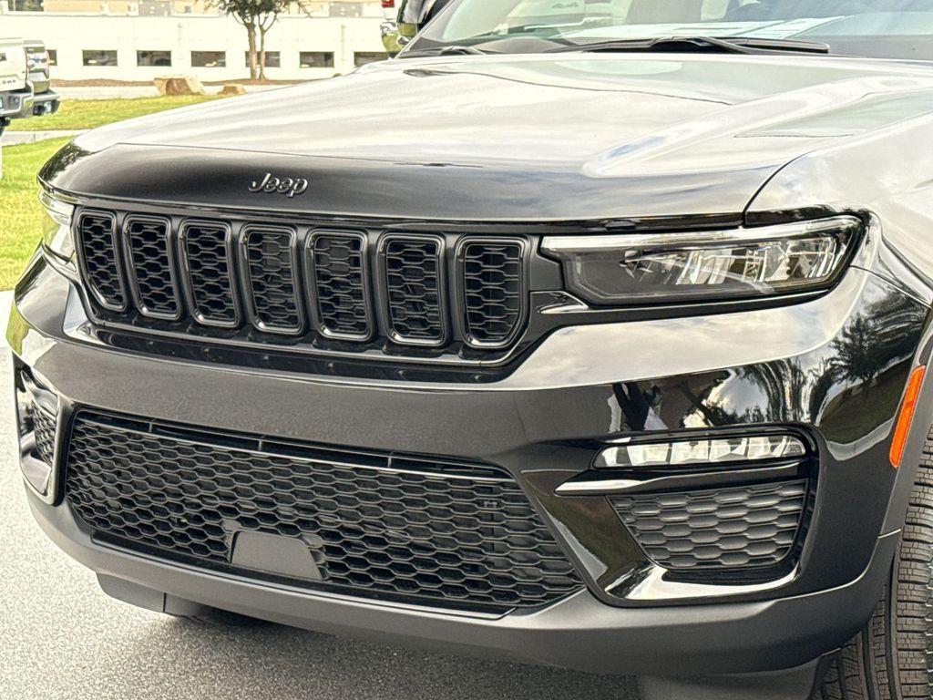 new 2025 Jeep Grand Cherokee car, priced at $45,583