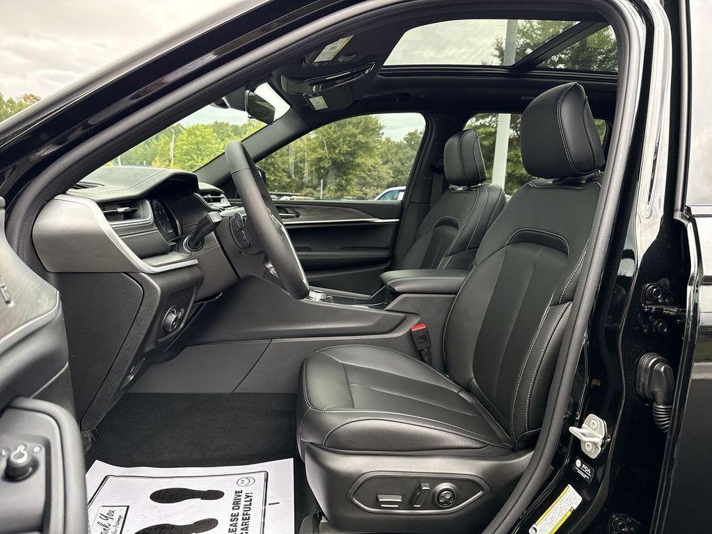 new 2025 Jeep Grand Cherokee car, priced at $45,583