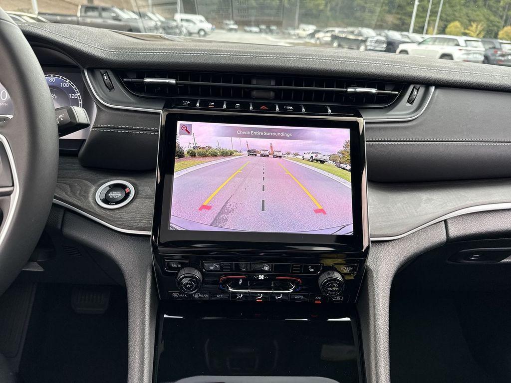 new 2025 Jeep Grand Cherokee car, priced at $45,583