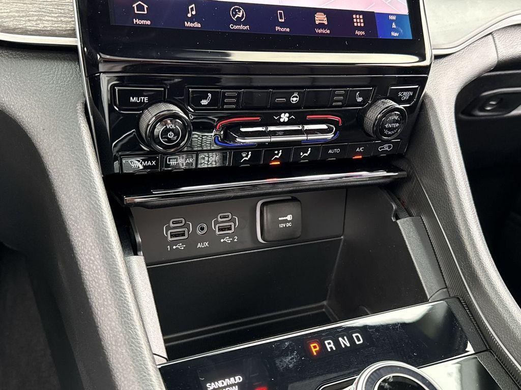 new 2025 Jeep Grand Cherokee car, priced at $45,583