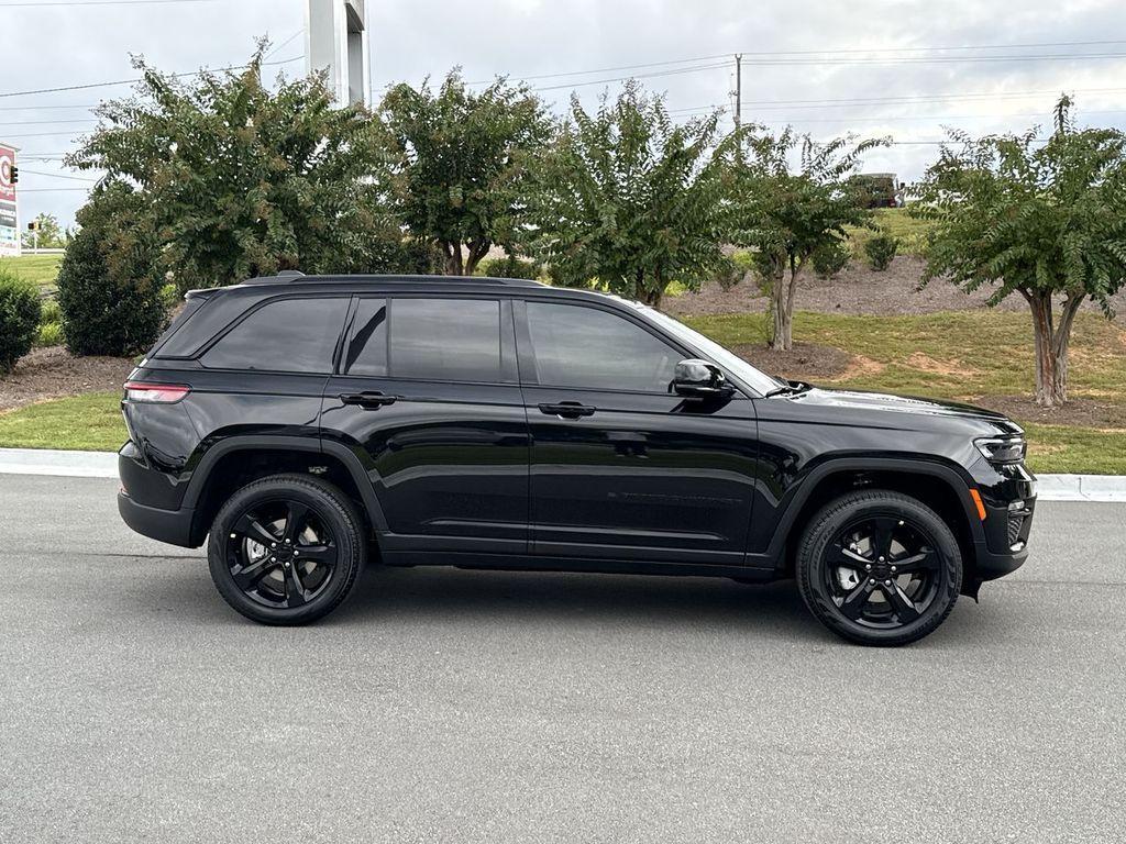 new 2025 Jeep Grand Cherokee car, priced at $45,583