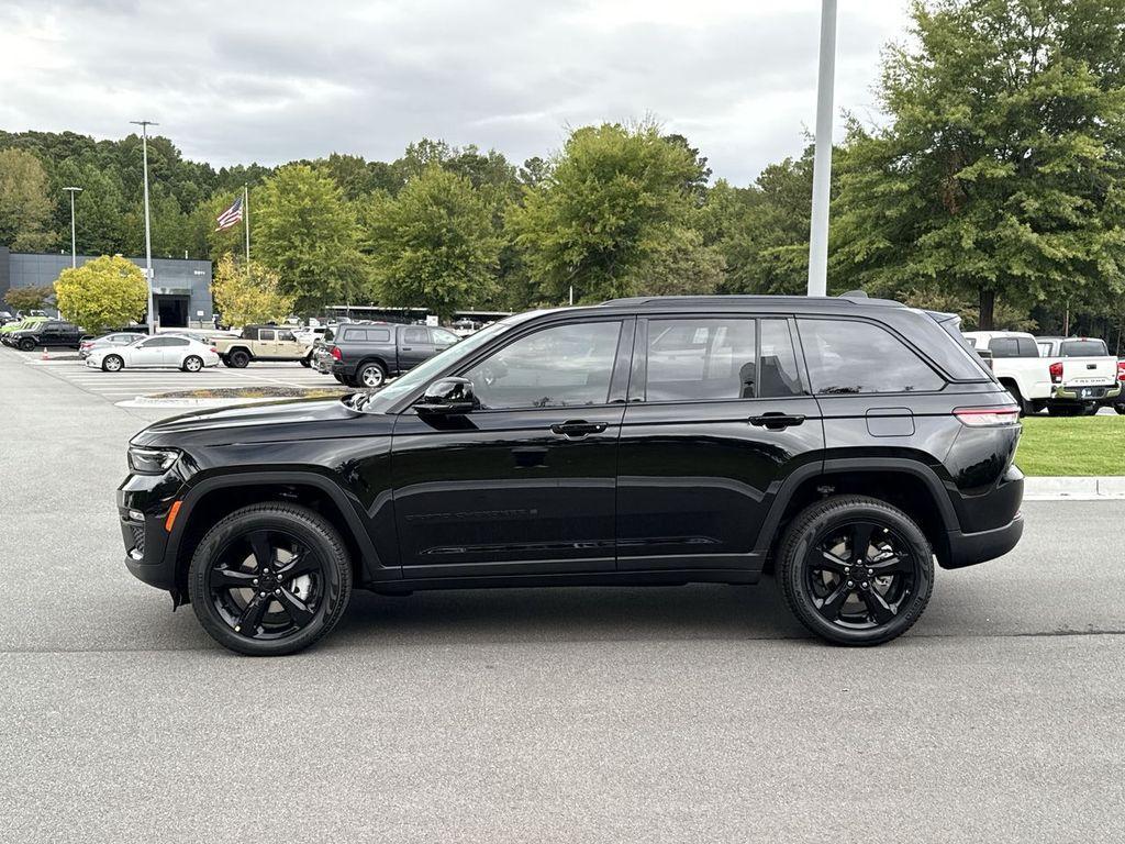 new 2025 Jeep Grand Cherokee car, priced at $45,583