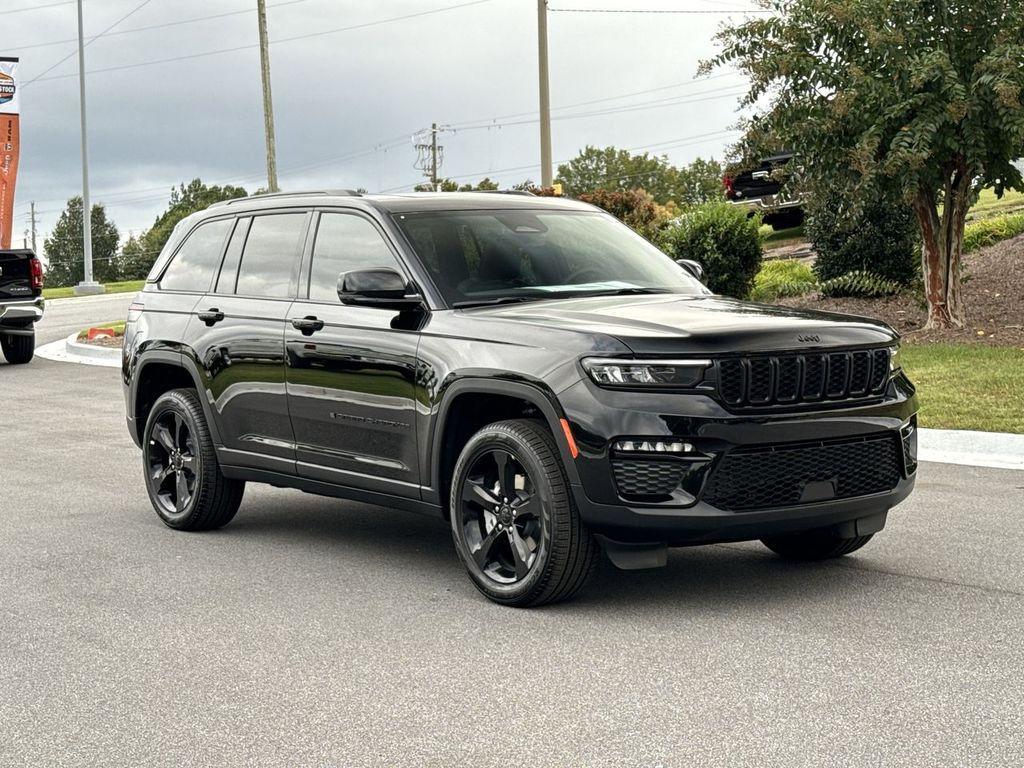 new 2025 Jeep Grand Cherokee car, priced at $45,583
