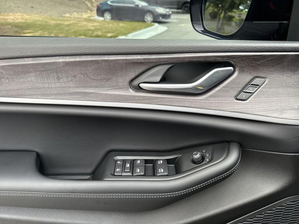 new 2025 Jeep Grand Cherokee car, priced at $45,583