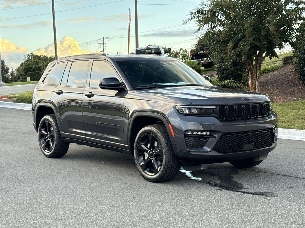new 2025 Jeep Grand Cherokee car, priced at $45,583
