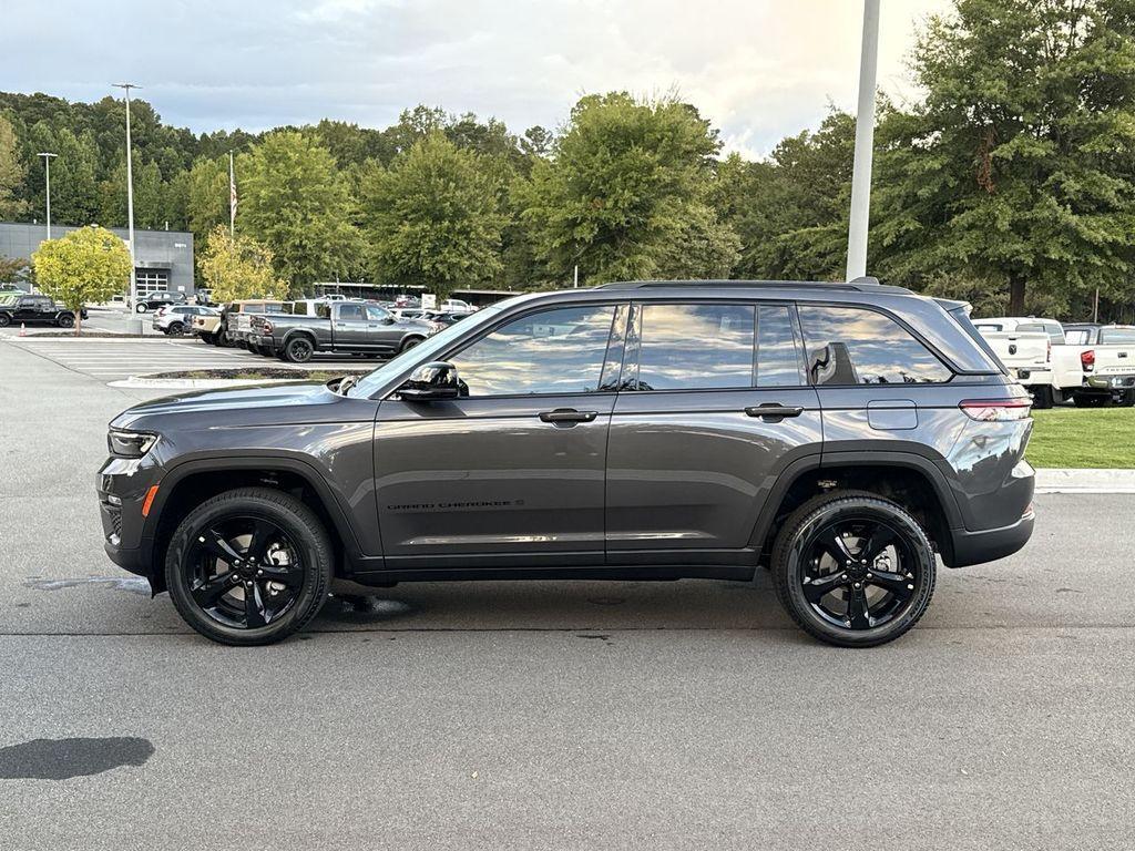 new 2025 Jeep Grand Cherokee car, priced at $45,583
