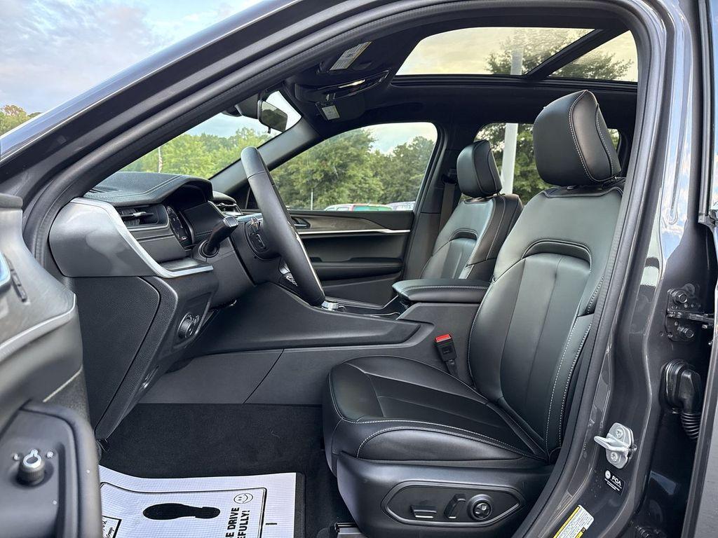 new 2025 Jeep Grand Cherokee car, priced at $45,583