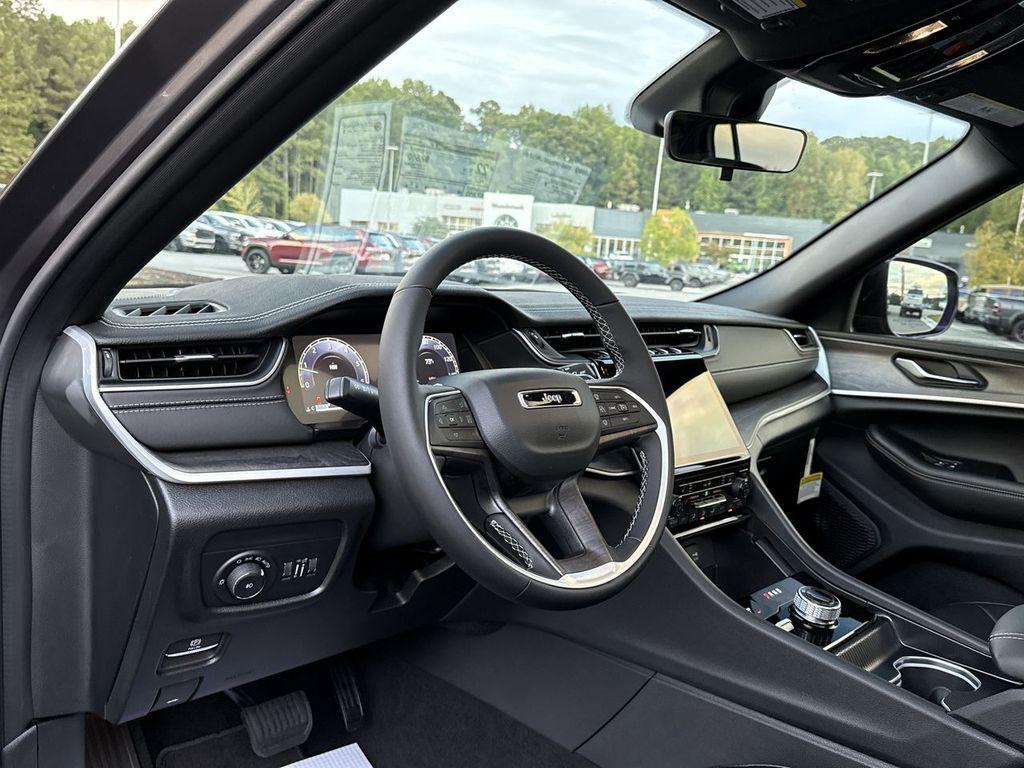 new 2025 Jeep Grand Cherokee car, priced at $45,583