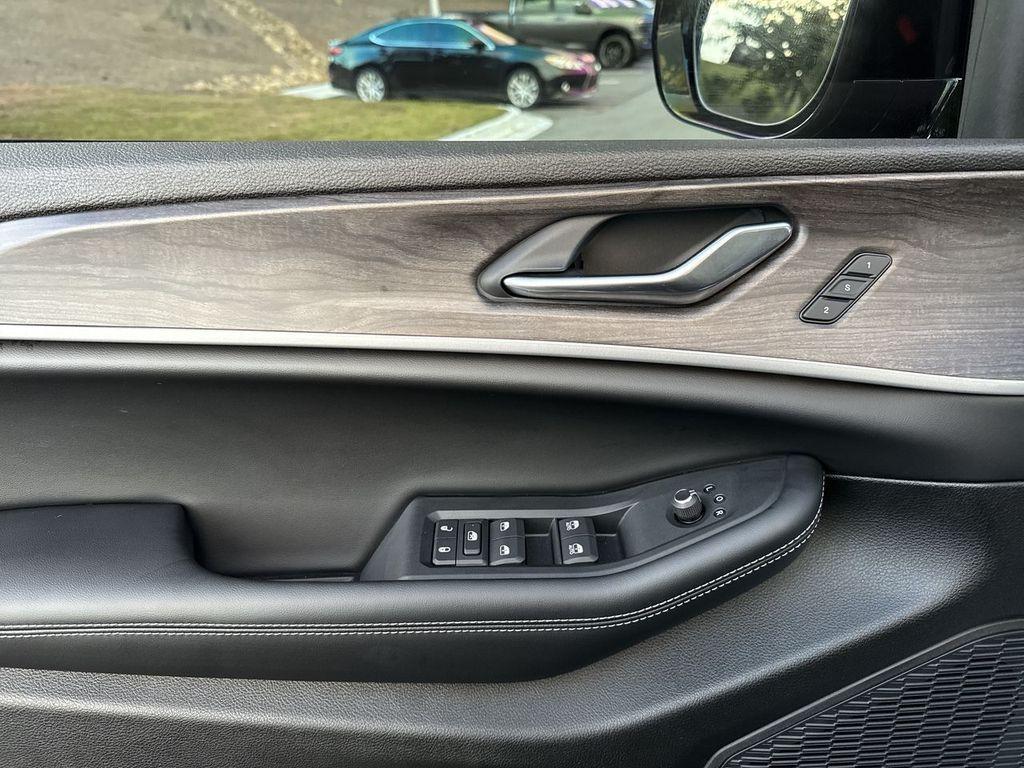 new 2025 Jeep Grand Cherokee car, priced at $45,583