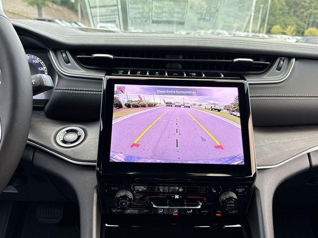 new 2025 Jeep Grand Cherokee car, priced at $45,583