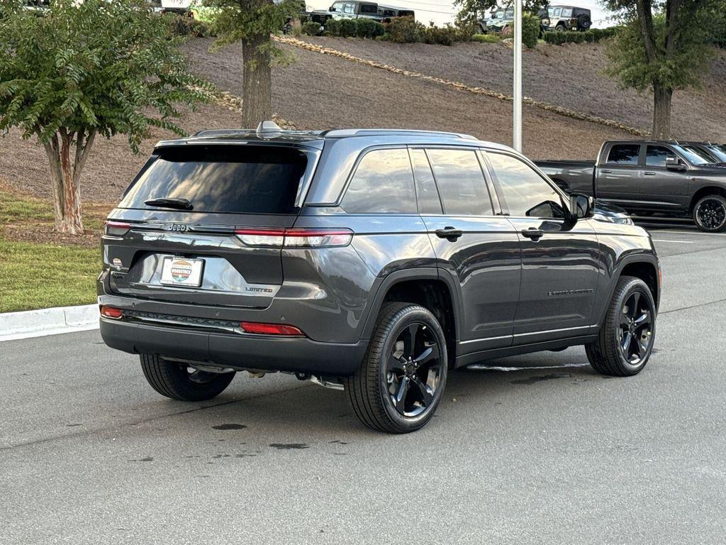 new 2025 Jeep Grand Cherokee car, priced at $45,583