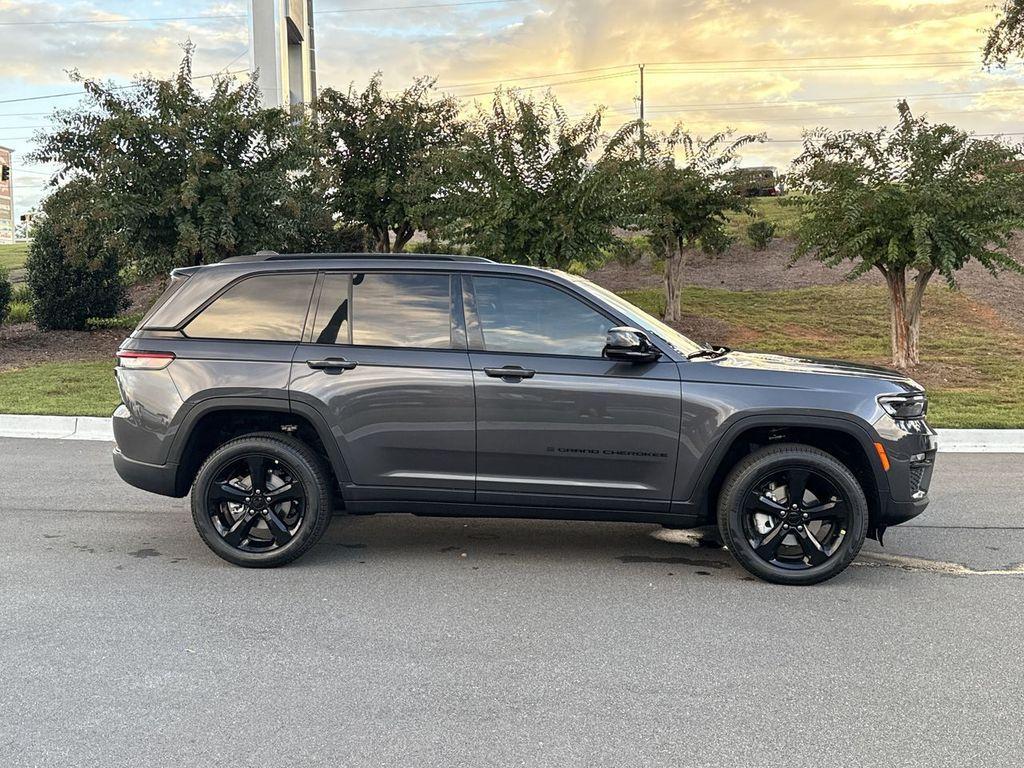 new 2025 Jeep Grand Cherokee car, priced at $45,583