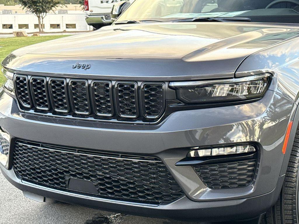 new 2025 Jeep Grand Cherokee car, priced at $45,583