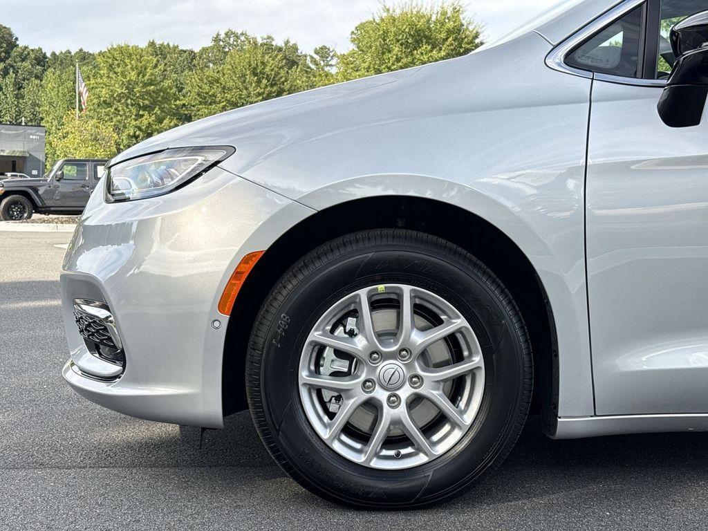 new 2026 Chrysler Pacifica car, priced at $42,579