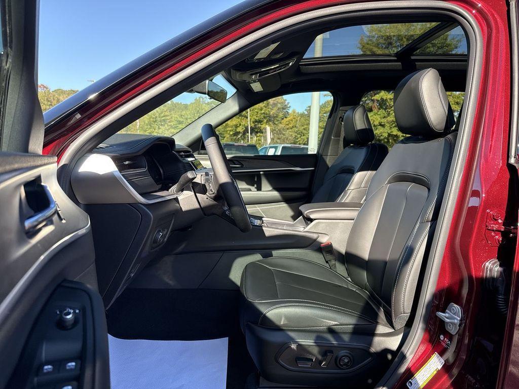 new 2025 Jeep Grand Cherokee L car, priced at $47,282