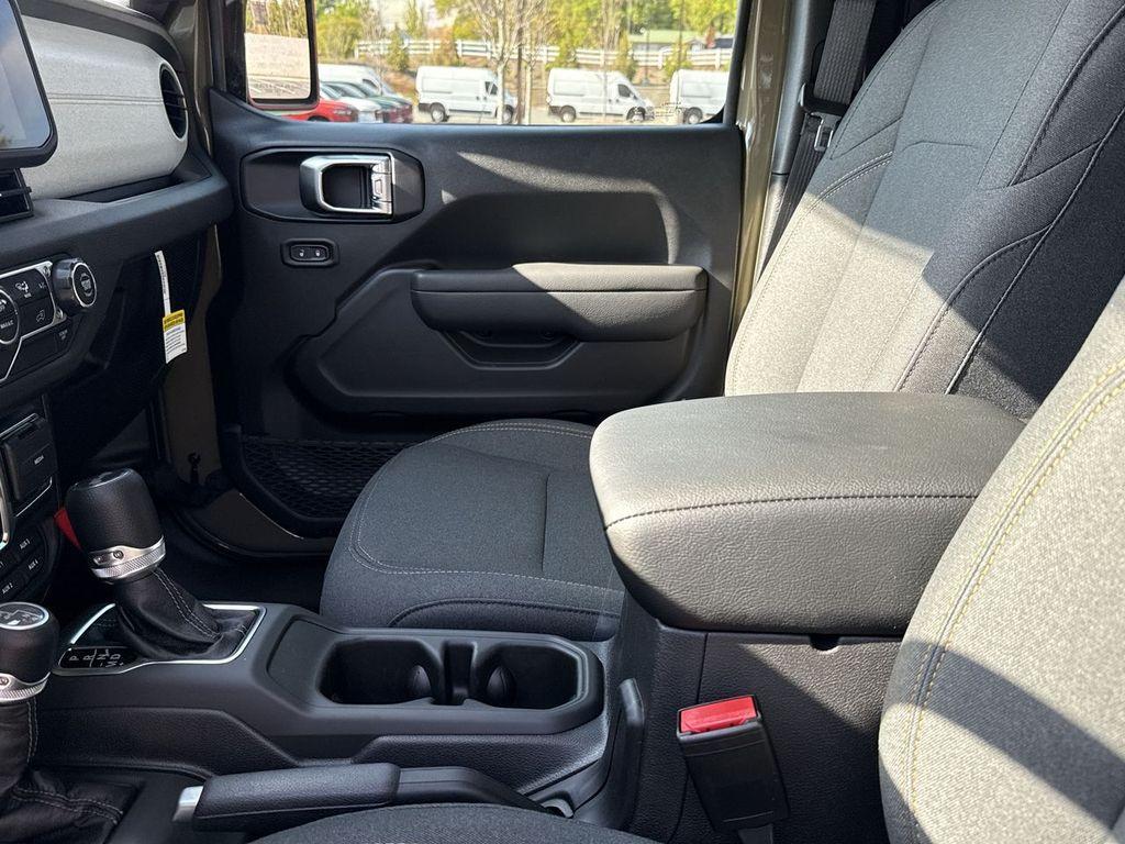 new 2025 Jeep Wrangler car, priced at $45,657