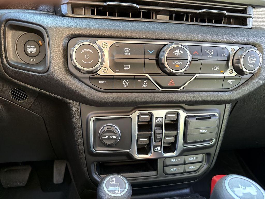 new 2025 Jeep Wrangler car, priced at $45,657