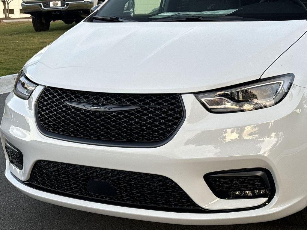 new 2026 Chrysler Pacifica car, priced at $45,036