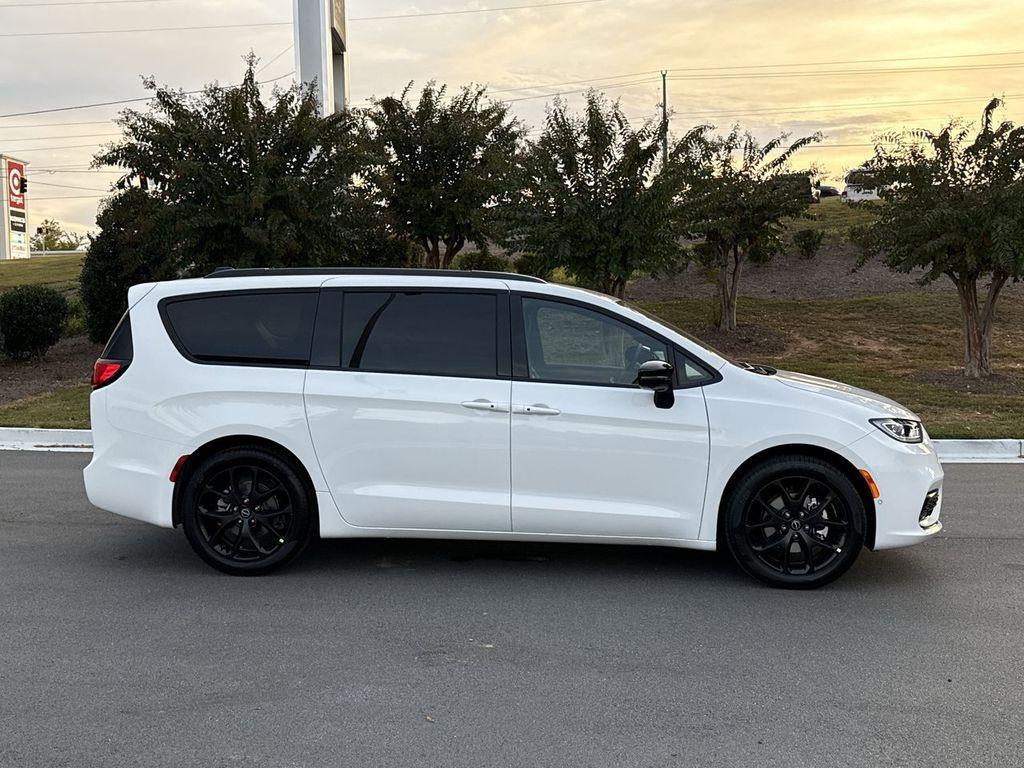 new 2026 Chrysler Pacifica car, priced at $45,036