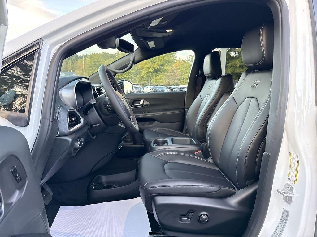 new 2026 Chrysler Pacifica car, priced at $45,036